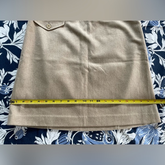 Adorable Banana Republic mini skirt in size 6! - Picture 8 of 15